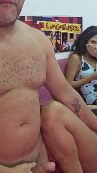 Leo Ogre scopa il culo dell'ex davanti a sua moglie