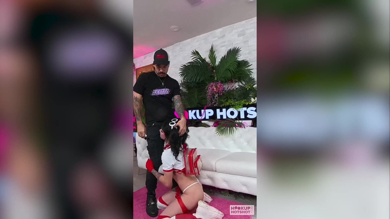 Hook Up Hotshot POV: Rosalyn Sphinx non ne ha mai abbastanza del sesso salivoso...