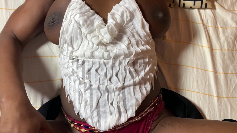 Fridayborn3: La bella africana che indossa una mini gonna viene scopata