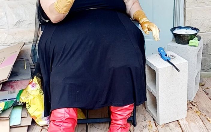 BBW nurse Vicki adventures with friends: Chica bat se está tomando un descanso de humo en...