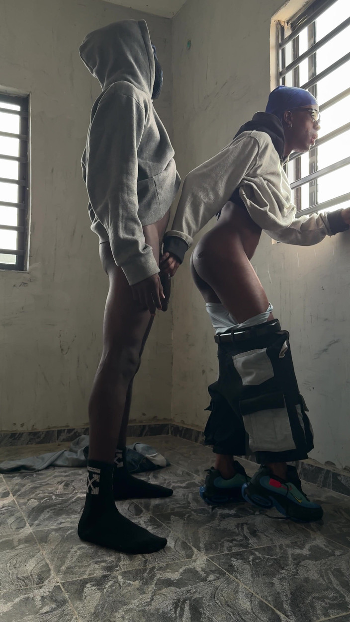 YungthugM: 我们在一个不完整的建筑里做爱