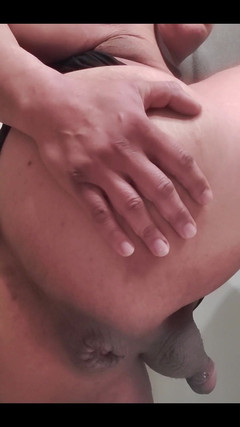 KNKY Bee: Un culo così grasso e desideroso. Posso aprirlo a comando