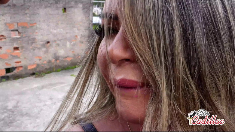 Cleo Cadillac: Zidarul l-a mâncat pe șeful sexy la locul de muncă