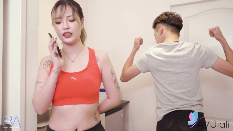 AV Jiali: Personal Trainer Bad Bad Gets Fucked by a Perverted Client