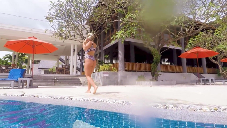 Chokobanana: Odebrana na basenie, zaprosiła mnie do swojego mieszkania!