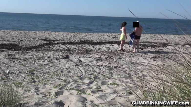 Cumdrinking Wife: Gangbang s cizími lidmi na pláži v květnu 2018