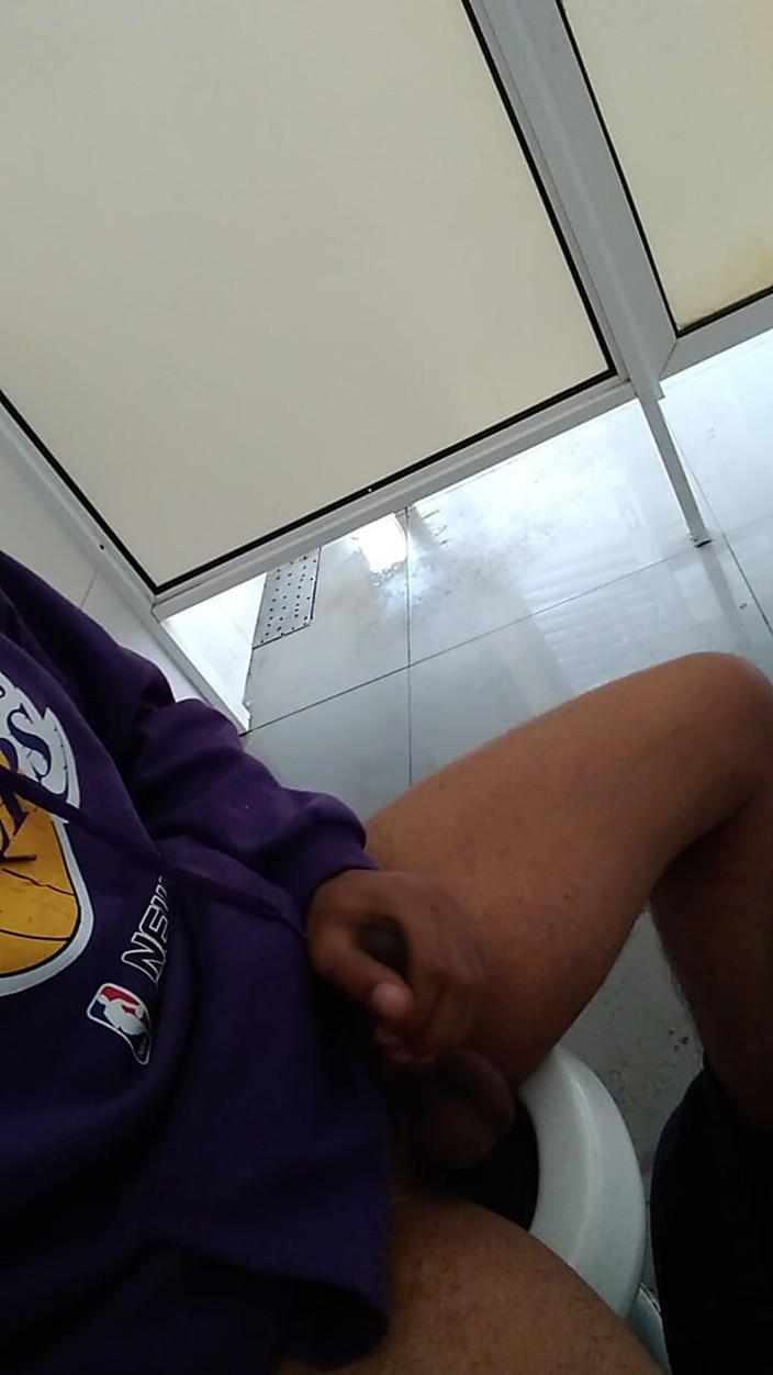 AlexAlejandro13: Masturbation in a Naturgy Bathroom