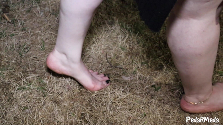 PedsRMeds: Little Miss Rya Barefoot in the Grass