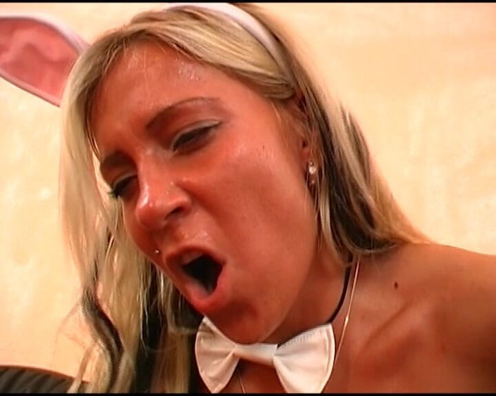 Busty German Sluts: Idealna blondie jest tutaj, aby się pieprzyć w swojej idealnej...
