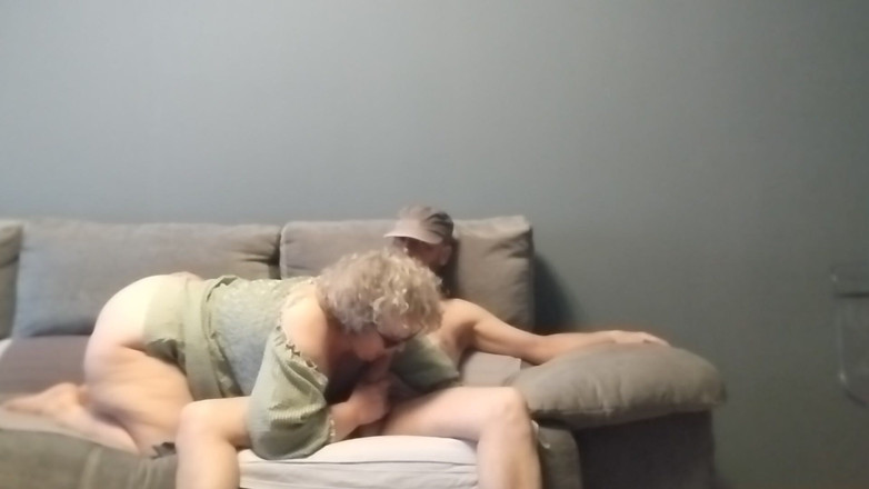 Tatianat69: Hot Mature Tatianat69 on All Fours on the Sofa