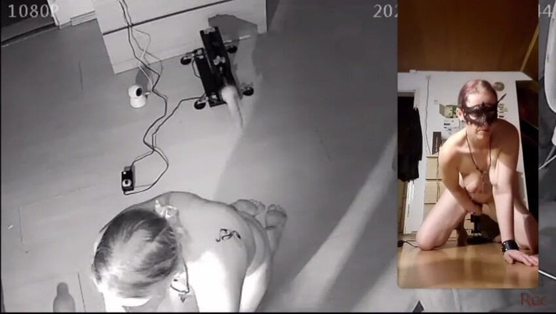 KittieNoOne: Kittienoone pamer tubuh bahenolnya pakai mesin seks