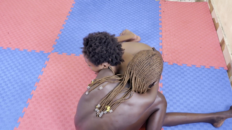 African Catfights: Nicca Vs Samantha Naked Competitive Sexfight