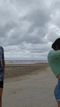 Conheci Essa Gostosa Numa Orgia, E Depois Fomos Transando Dentro Do Uber Ate a Praia!