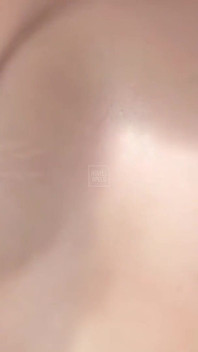큰 엉덩이 금발이 그녀와 놀고 있어