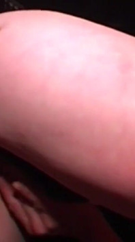 Německý amatérský gang bang s tvrdými ptáky a krásnými mladými děvkami a milfkami, které chtějí šukat