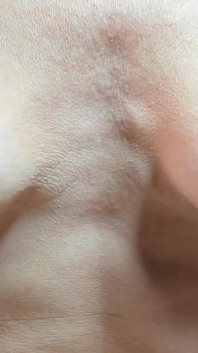 引き締まったお尻と貧乳
