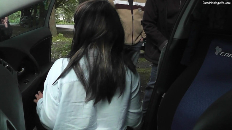 Cumdrinking Wife: Mengisap banyak orang asing di rest area