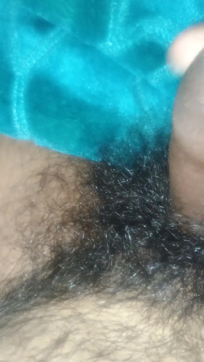 Hot_bobby: Швейцарский гей грубо дрочит хуй с горячими стонами