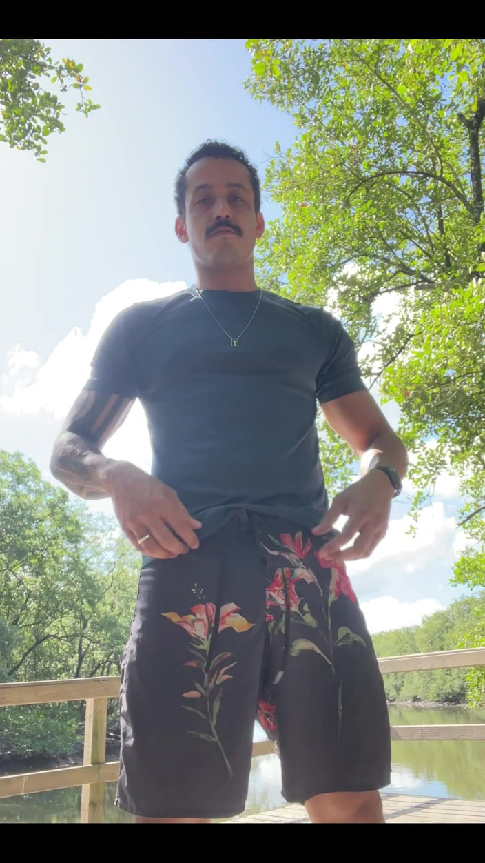 Pedro Surf: Melancap di taman!