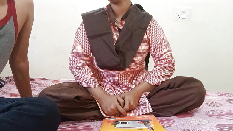 YOURAMRITA04: インドDesi村の大学学生は、明確なヒンディー語のオーディオ言語で寝室に彼氏とクソでした