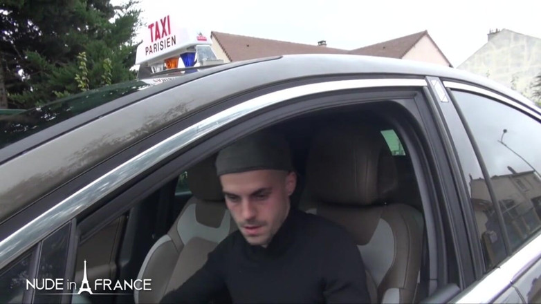 Nude in France: Taxichauffören slår en mager MILF