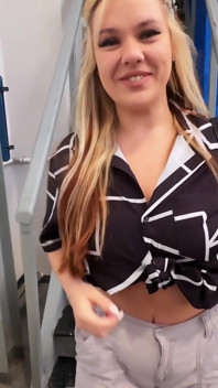 Follada y facial durante las horas de trabajo