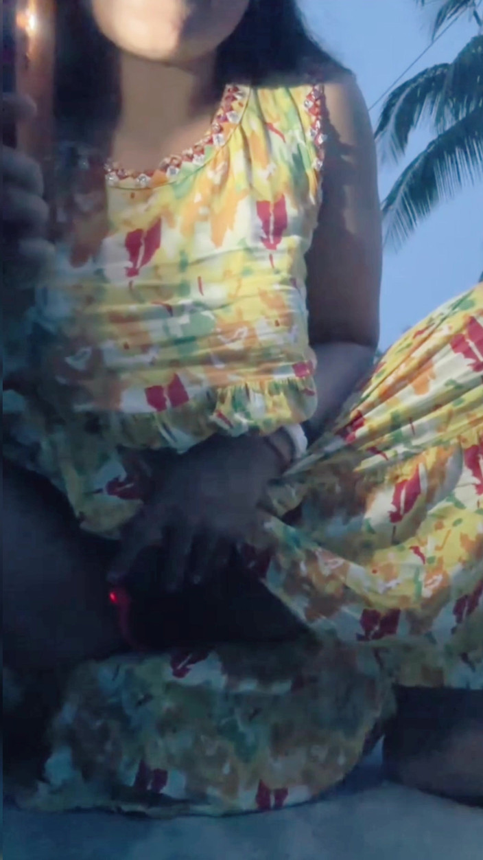 Hot Nisha bhabhi: Desi bhabhi ngentot dengan vibrator