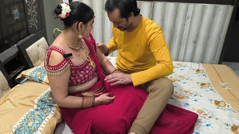 Desi chudai hub: 在Karva chauth上看到月亮之前做爱的乐趣