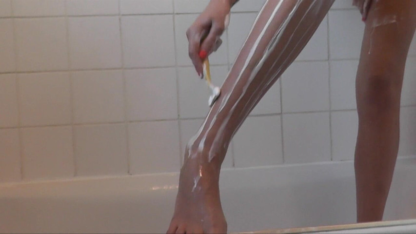 Longest Legs in the UK (Danielle Maye)