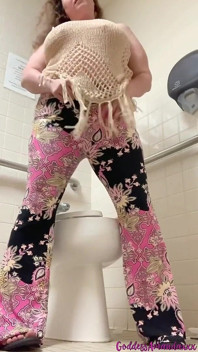 Sexy PAWG Wants You to Worship Her Body