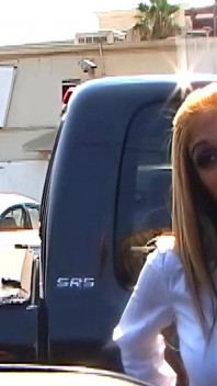 Alicia rhodes integra fisting e strapon nei suoi spettacoli