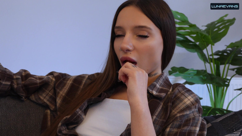 Luna Evans: Lollipop Is Very Tasty Mastrbiruby Vodinochesve