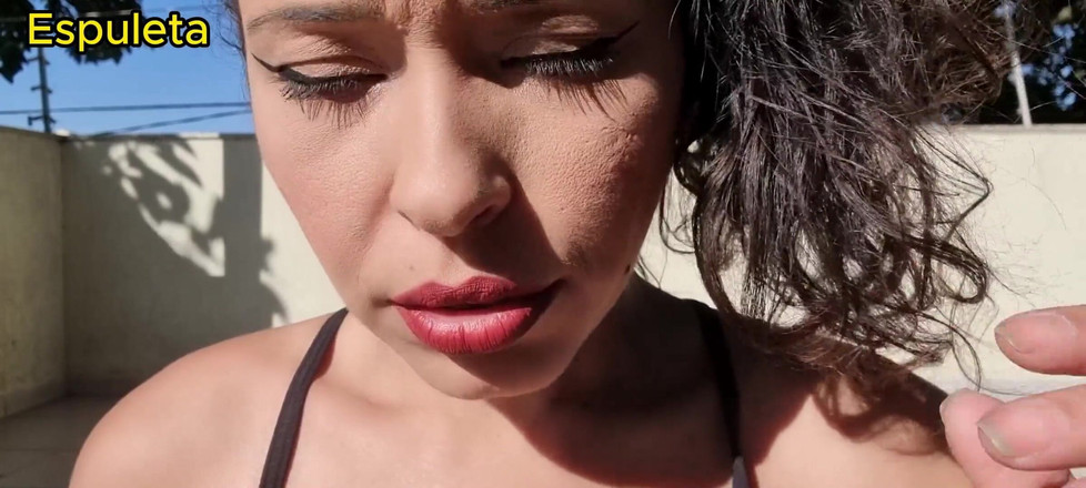 Espuleta Maia: 抽她的乳房