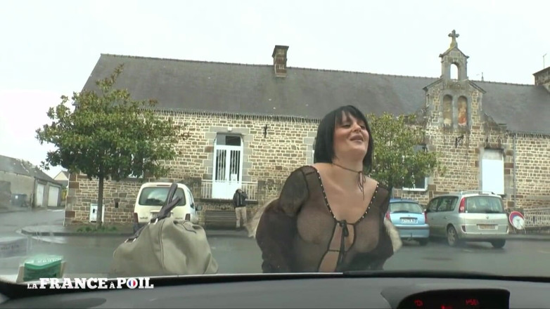 Rue Chaude: Exhibitionist Milf gets double penetration by strangers