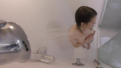 Real Amateur Sluts: Sara Indeep taking a shower