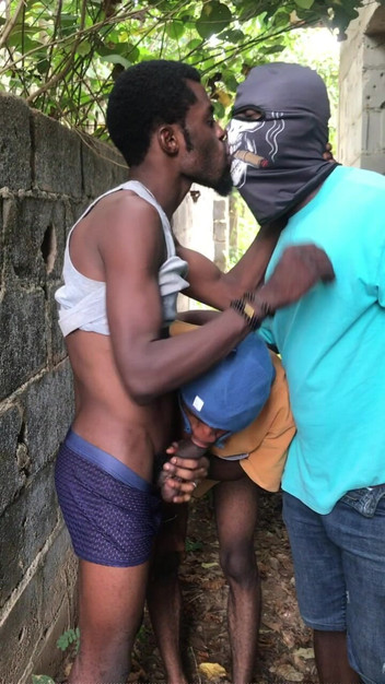 Sexylary: Новий рік, три гей-секси з топами з масивним членом