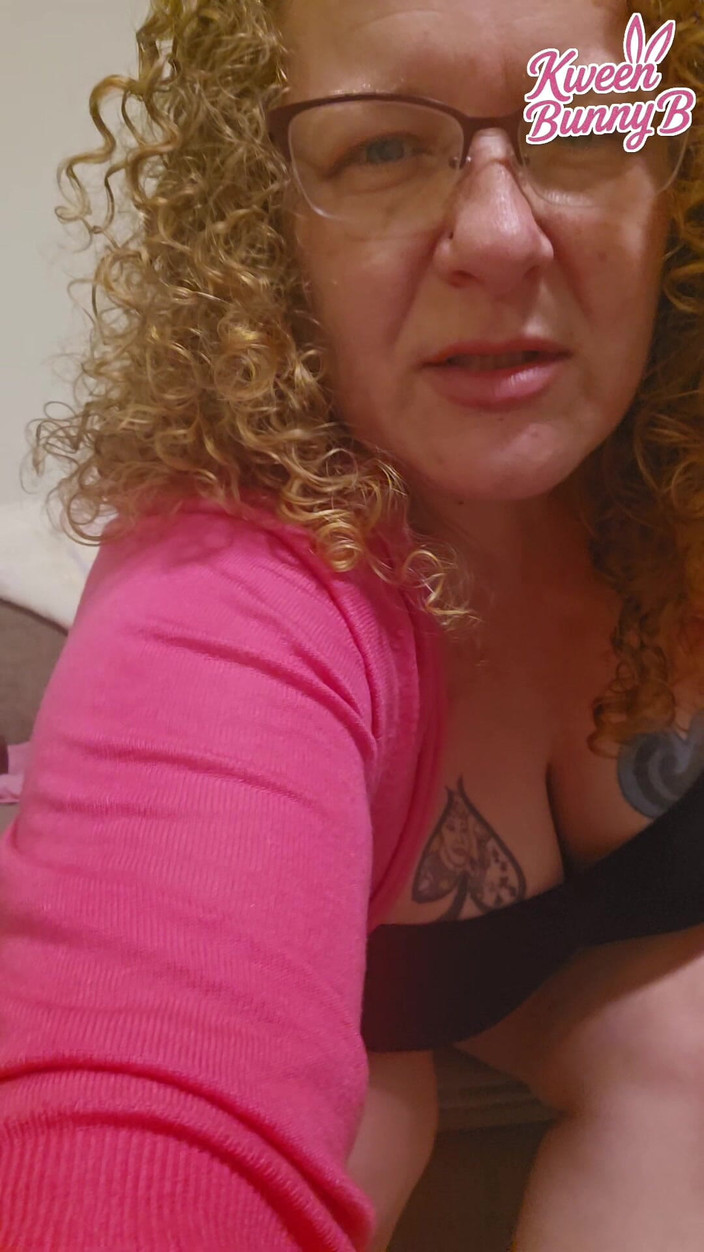 Kween Bunny B: タミー先生、良い教訓を報酬とする