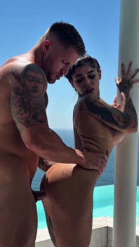 Awek Brazil nakal menunggang batang besar dan mengambil pancutan mani pada teteknya! Gabriella Euzebio