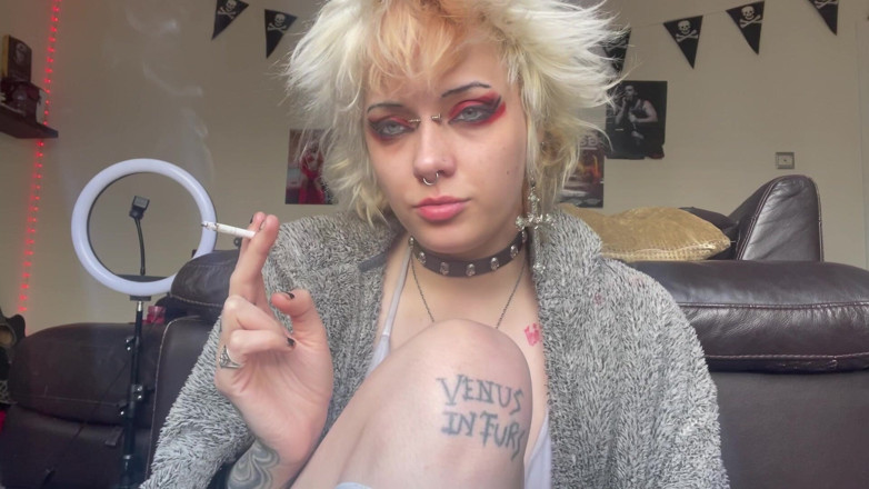 Glitterqueen1999: Kouření cigaret kompilace nová videa