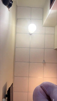 POV 아래에서: 흰색 벌리고 팬티 스타킹을 입고 얼굴에 춤을 추기 - 딜도 오럴과 더러운 러시아 토크