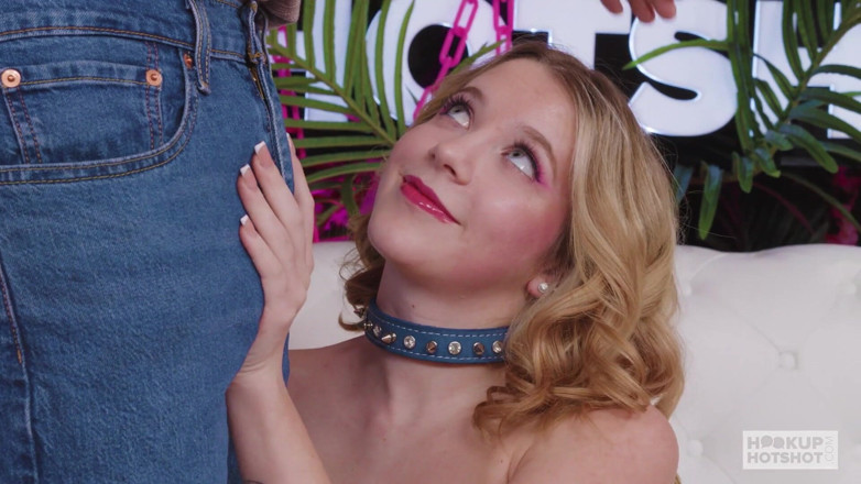 Hookup Hotshot: Blond schatje Becky Summers wordt geneukt als een totale slet!