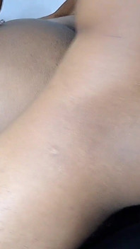 저는 의붓여동생의 벌거벗은 몸을 보는 게 정말 좋아요