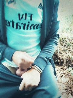 Scallyoscar: Aku lagi asik kencing, minum kencing, dan crot di celana...