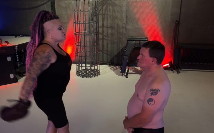 Domina Dark: Lidský boxovací pytel