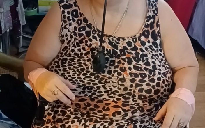 BBW nurse Vicki adventures with friends: Pratonton My Newest Gaged Terikat