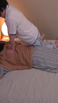 Uma bela milf que faz massagens em um hotel pode negociar uma relação sexual? Eu fui verificar