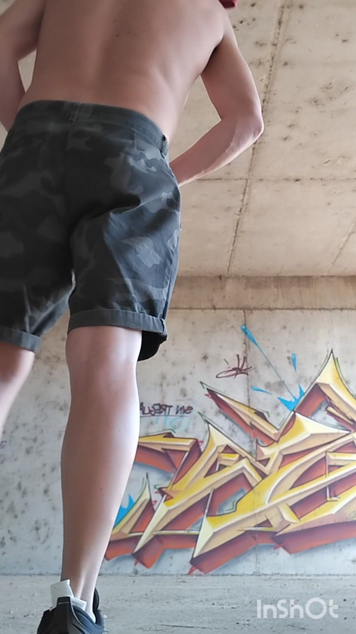 Morbosete000: Pisciare All'aperto E Mostrare Perizoma