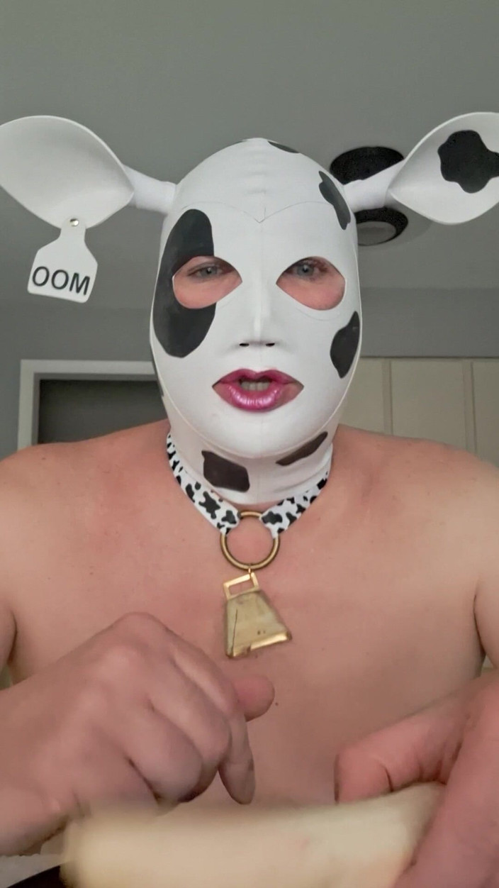 Victoria Lecherri: Hucow yang lapar!