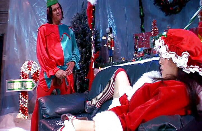 Cryptostudios: Babbo natale viene scopata in gruppo da tre sconosciuti