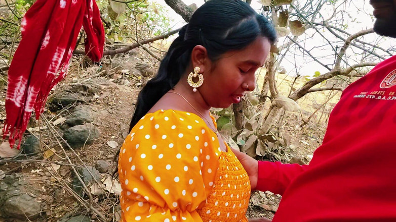 Premi pooja: Bhabhi desi, beaux seins